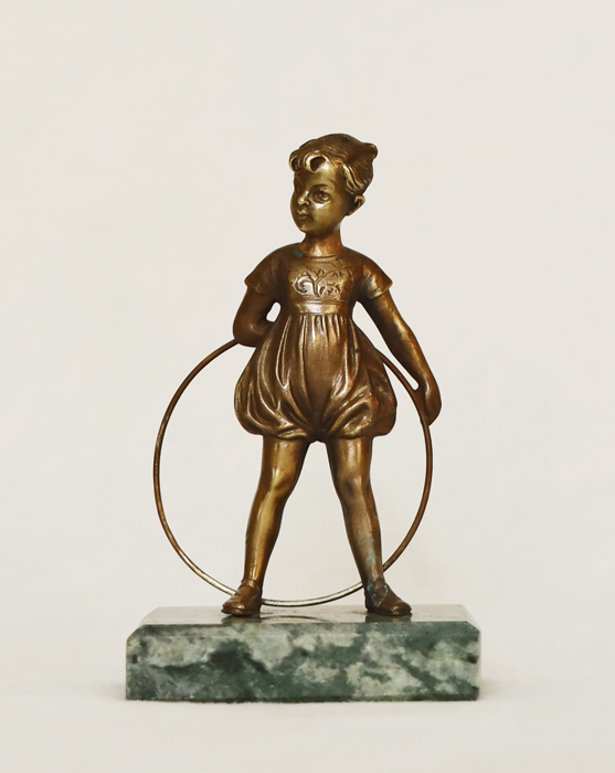 Jugendstil Bronze Figur hula hoop Maedchen