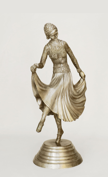 Art Deco Bronze Taenzerin Dame