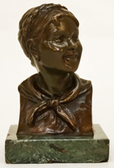 Bronze Damenbueste Frau Halstuch