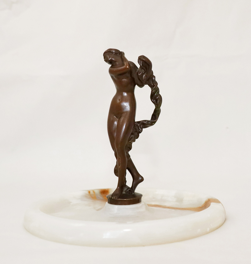 Erotische Jugendstil Bronze Dame beim Bade