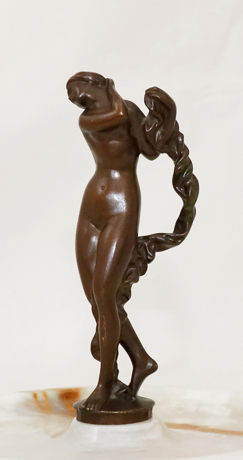 Erotische Jugendstil Bronze Dame beim Bade