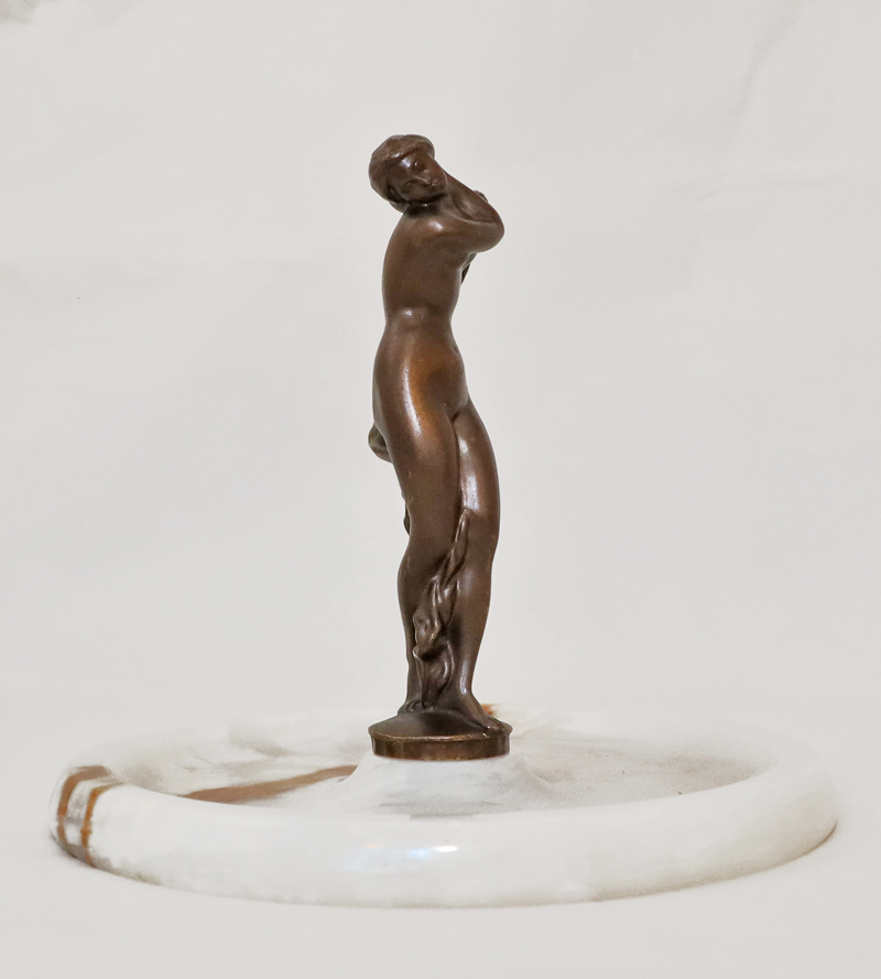 Erotische Jugendstil Bronze Dame beim Bade