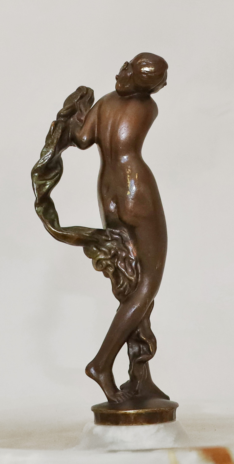 Erotische Jugendstil Bronze Dame beim Bade