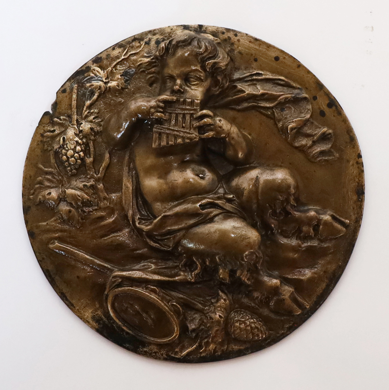 Putto Bronze Jugendstil Bronzerelief Panfl&ouml;te Weinreben