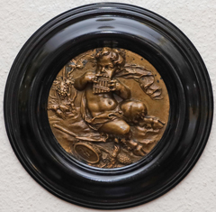 Putto Bronze Jugendstil Bronzerelief Panfl&ouml;te Weinreben