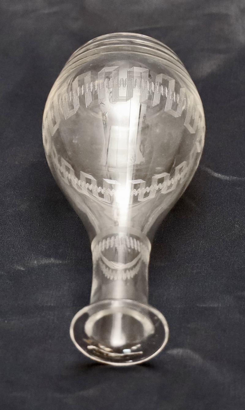 Art Deco Glaskaraffe Dekorschliff