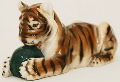 Junger Tiger Ball Keramos Tierkeramik Barwig