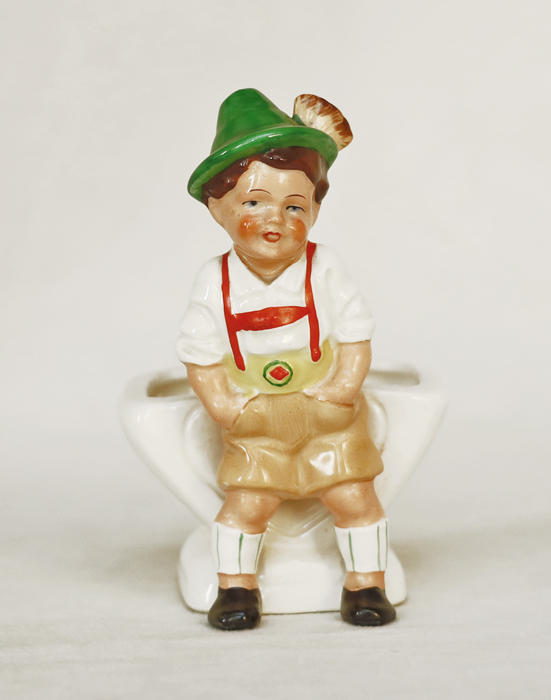 Alpenlaendische Porzellanfigur Bub Tracht Hertwig
