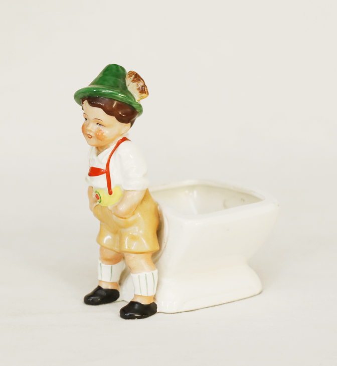 Alpenlaendische Porzellanfigur Bub Tracht Hertwig