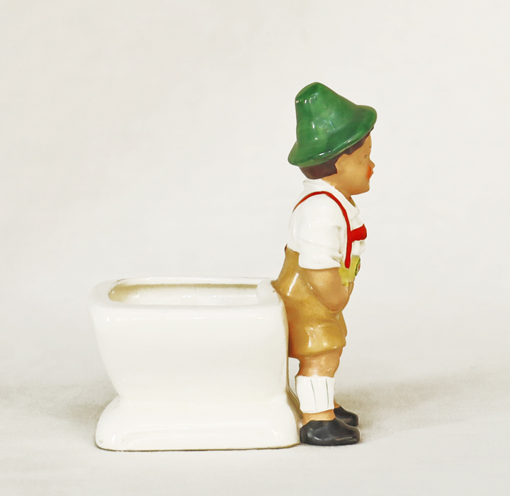 Alpenlaendische Porzellanfigur Bub Tracht Hertwig