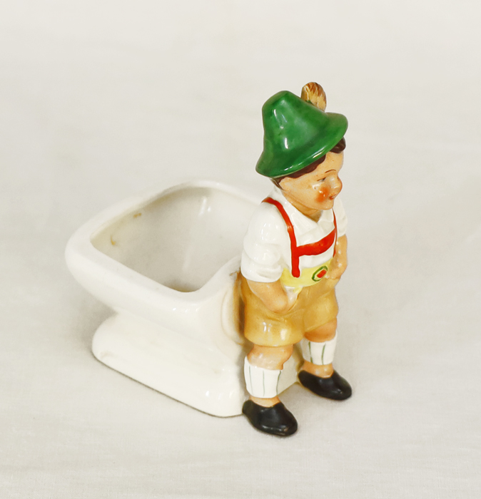 Alpenlaendische Porzellanfigur Bub Tracht Hertwig