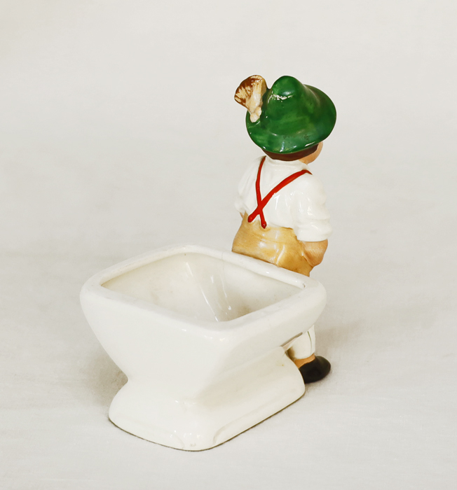 Alpenlaendische Porzellanfigur Bub Tracht Hertwig