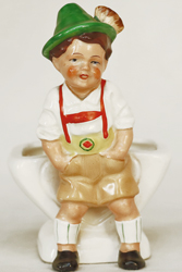 Alpenlaendische Porzellanfigur Bub Tracht Hertwig