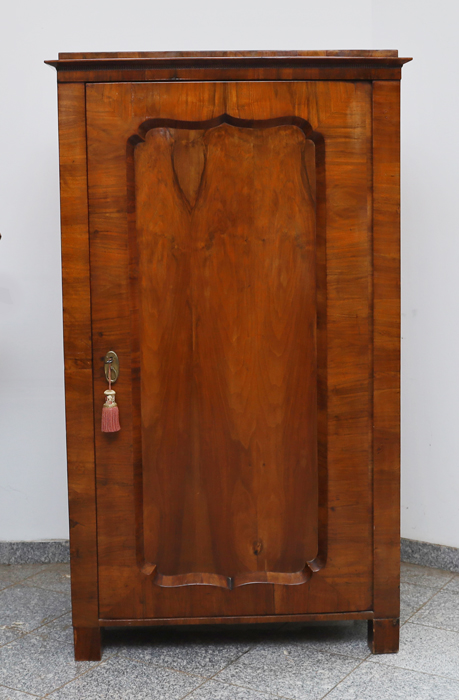 Biedermeier Schrank Moebel Kasten nussfurniert