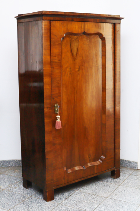 Biedermeier Schrank Moebel Kasten nussfurniert