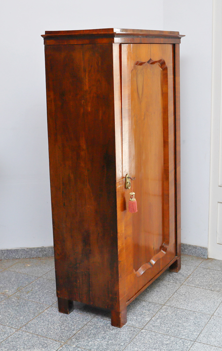 Biedermeier Schrank Moebel Kasten nussfurniert