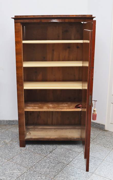 Biedermeier Schrank Moebel Kasten nussfurniert