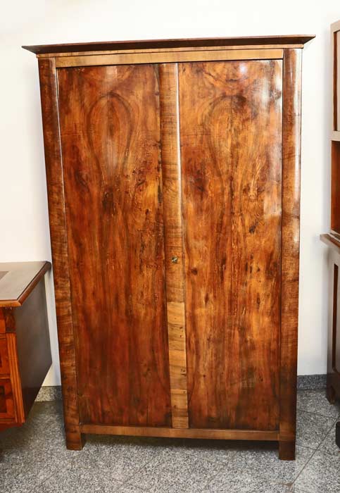 Biedermeier Schrank nussfurniert Kleiderschrank Moebel