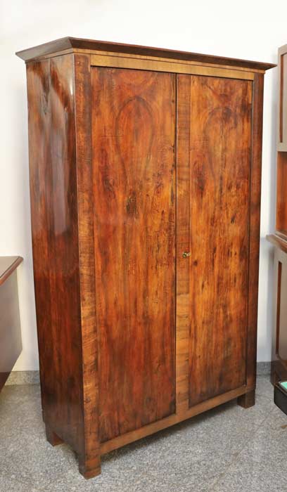 Biedermeier Schrank nussfurniert Kleiderschrank Moebel