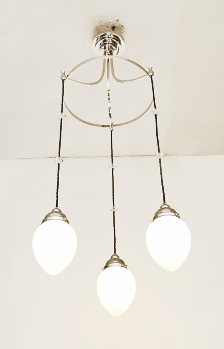 Jugendstil Luster Messing vernickelt Opalglasschirme