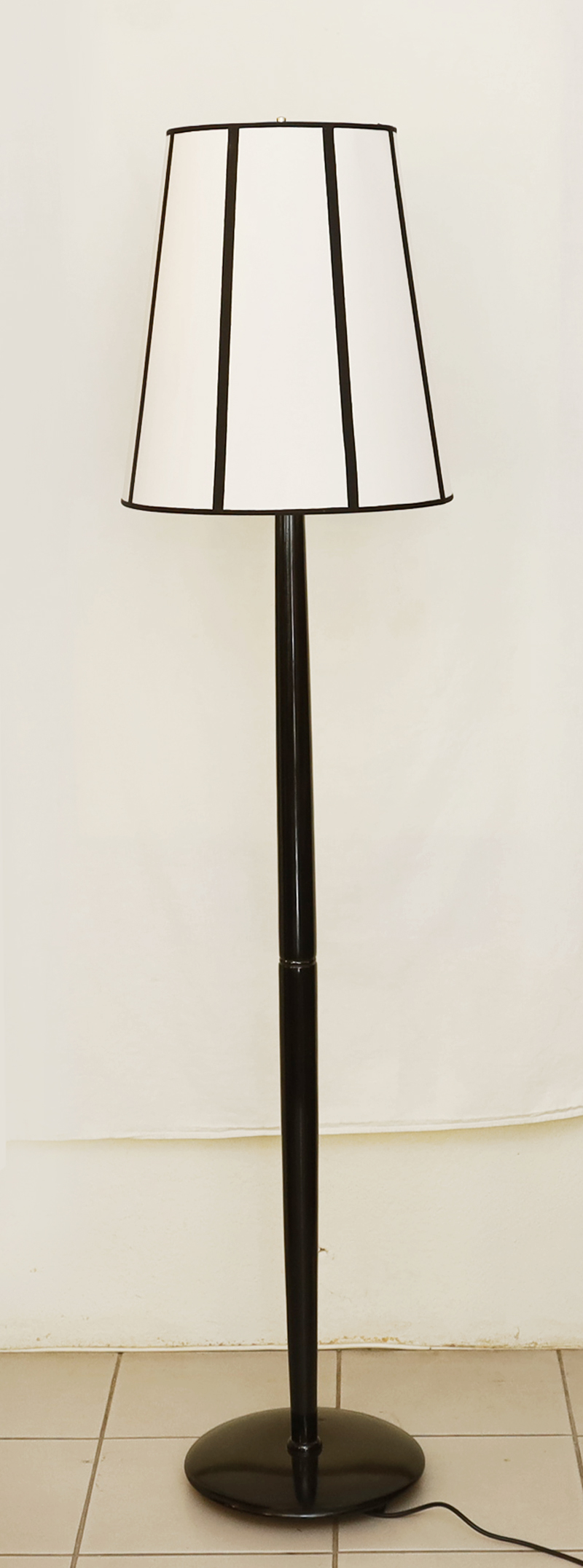 Art Deco Bodenstehlampe Stoffschirm schwarz weiss