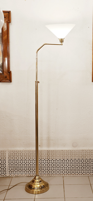 Jugendstil Art Deco Bodenstandlampe Messing Opalglasschirm