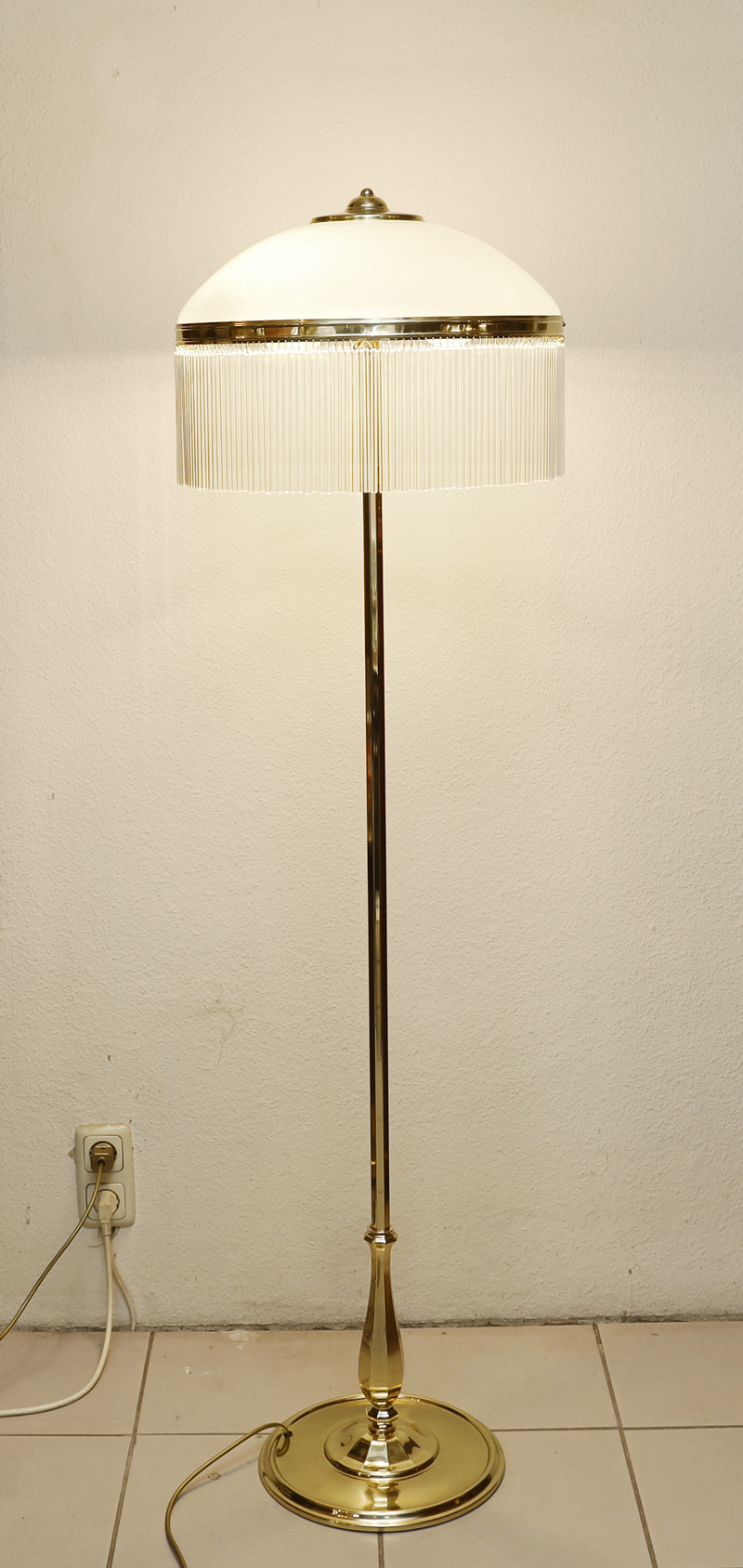 Jugendstil Bodenstehlampe Opalglasschirm Glasstaebe  Messinglampe